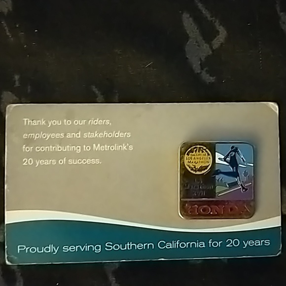 LA Bike Tour sweater and Marathon Pin XVII - Picture 9 of 11